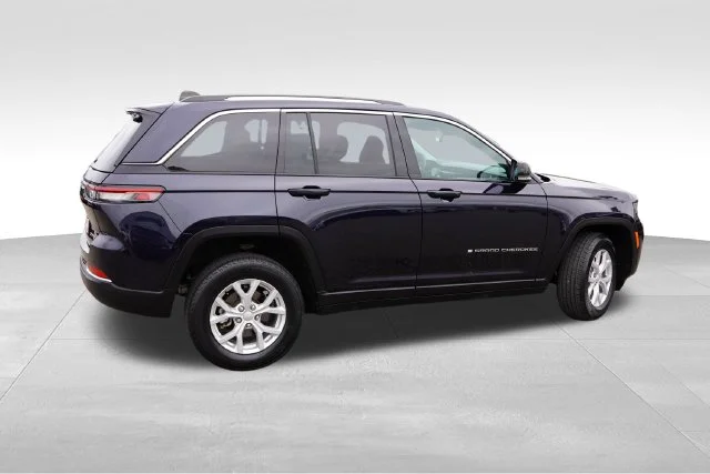 Certified Used 2023 Black Jeep Limited image 4