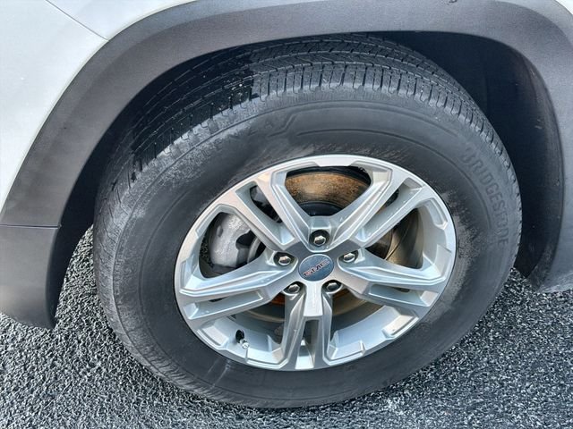 Used 2023 White GMC SLE image 10