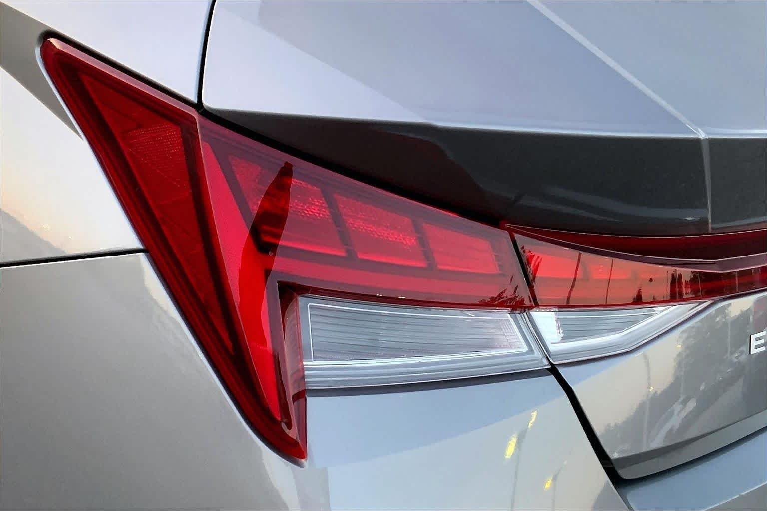 Used 2024 Fluid Metal Hyundai Limited image 25