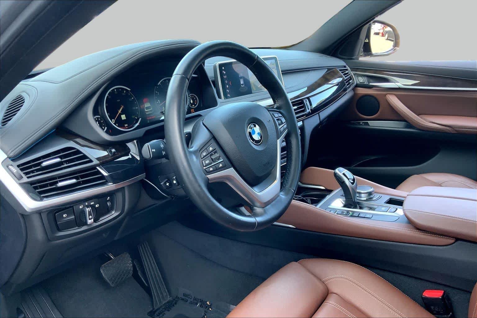 Used 2019 Space Gray Metallic BMW xDrive35i image 17