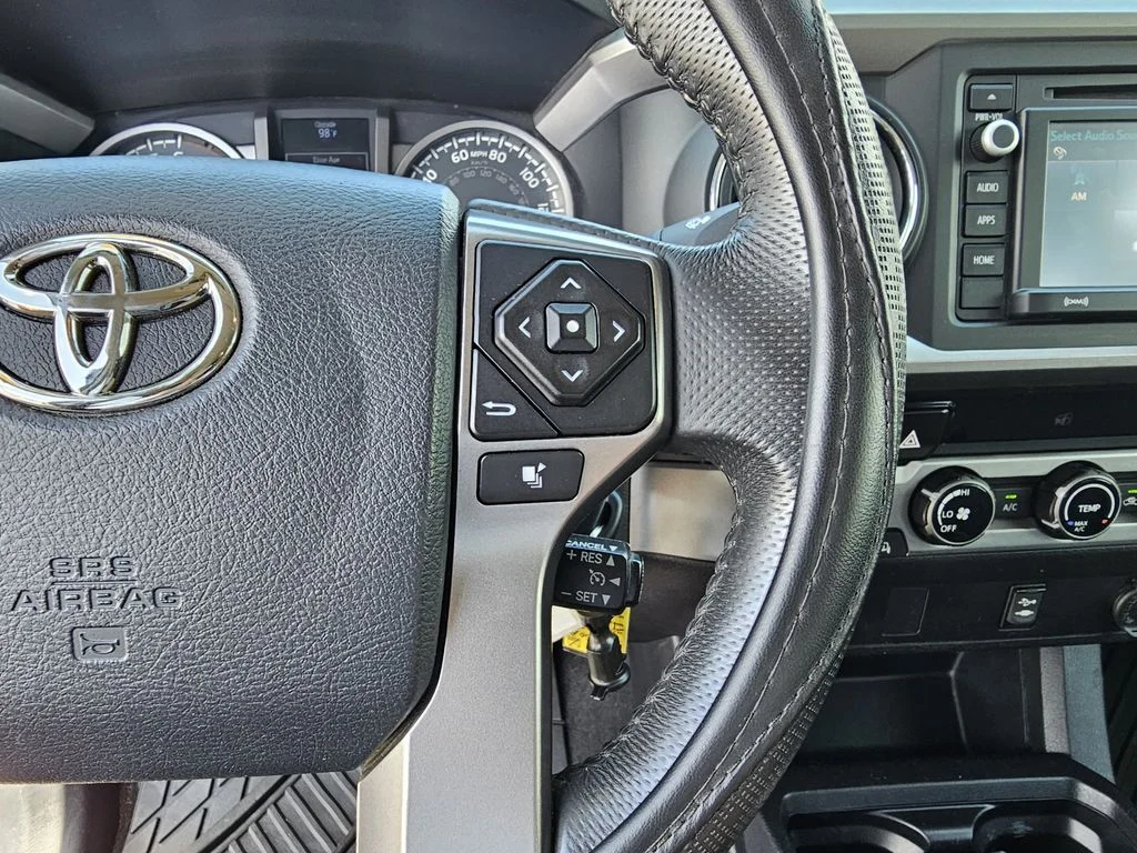 Used 2017 White Toyota SR5 image 22