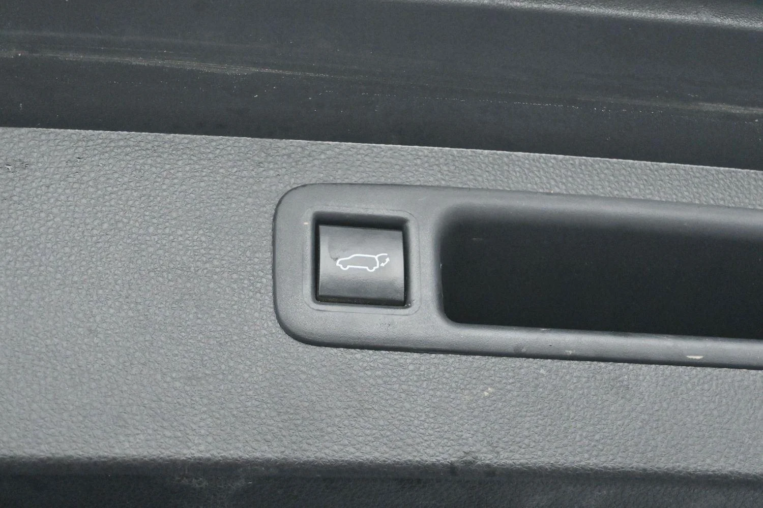 Used 2022 Wind Chill Pearl Toyota XLE image 10