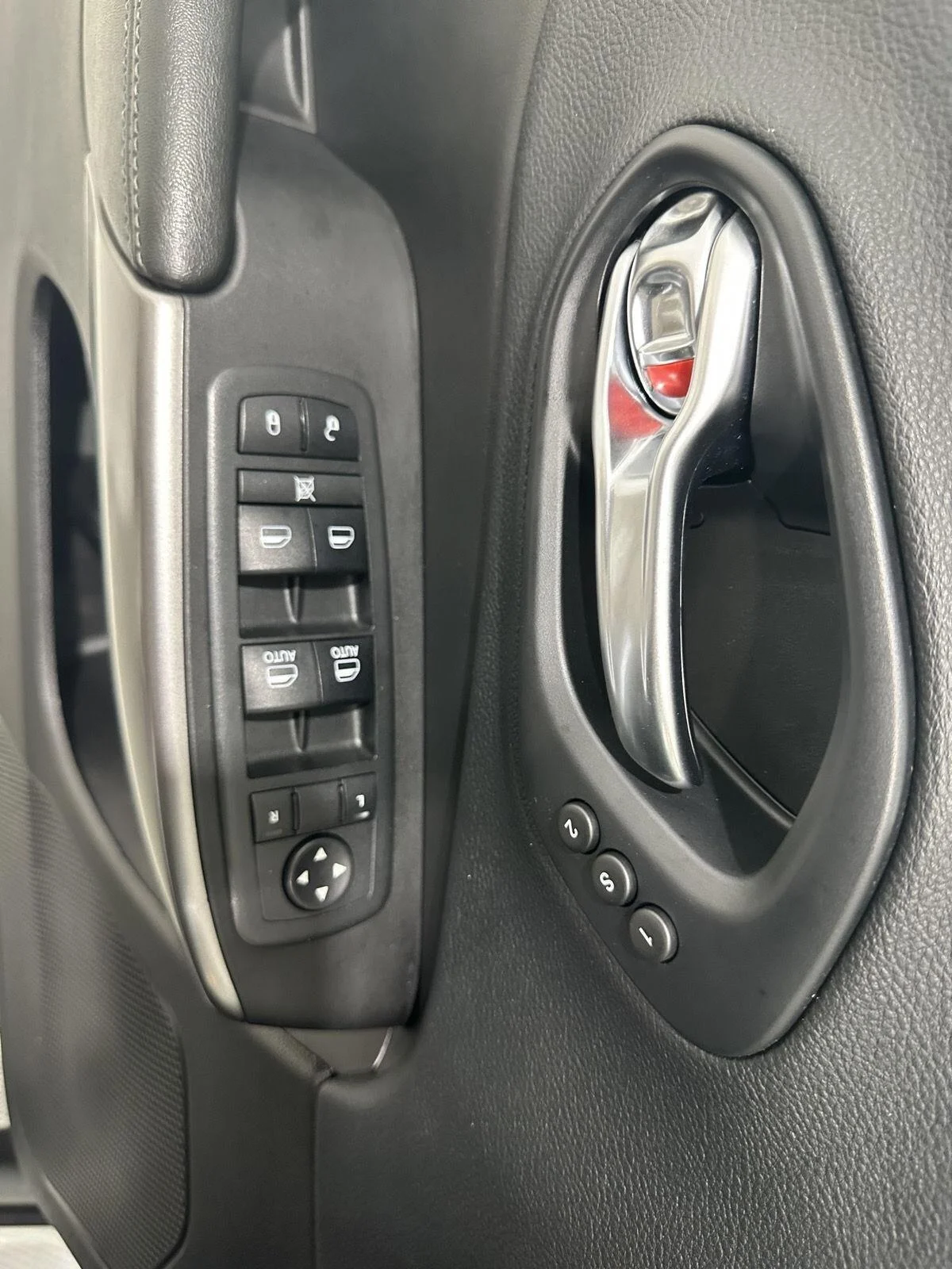 Used 2019 Bright White Clearcoat Jeep Limited image 24