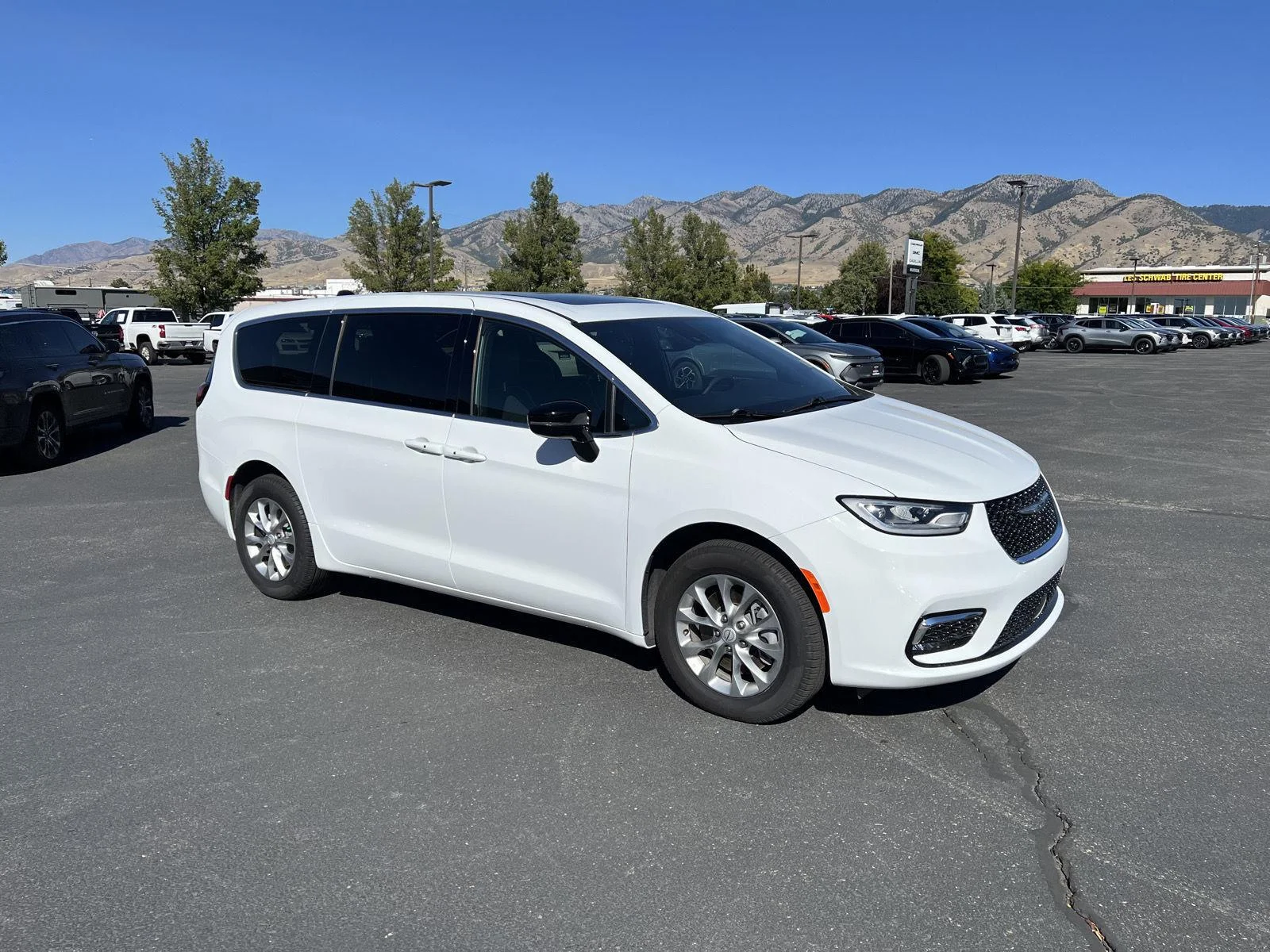 2026 Chrysler Pacifica Limited - Photo 7