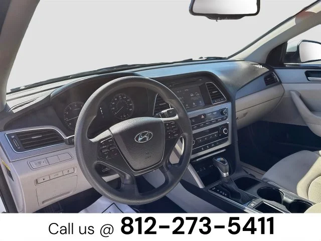 Used 2016 White Hyundai SE image 9