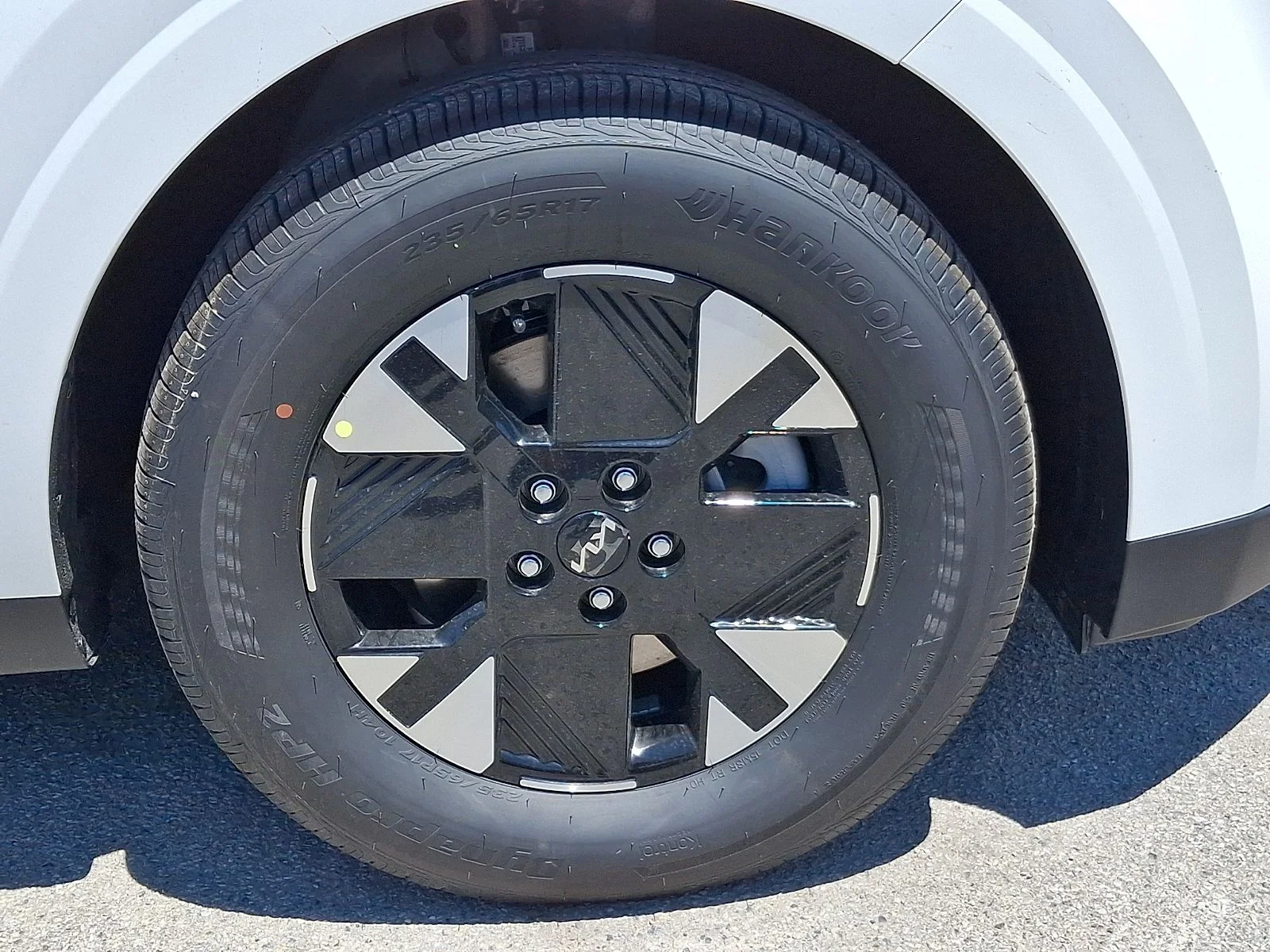 New 2026 White Kia LXS image 9