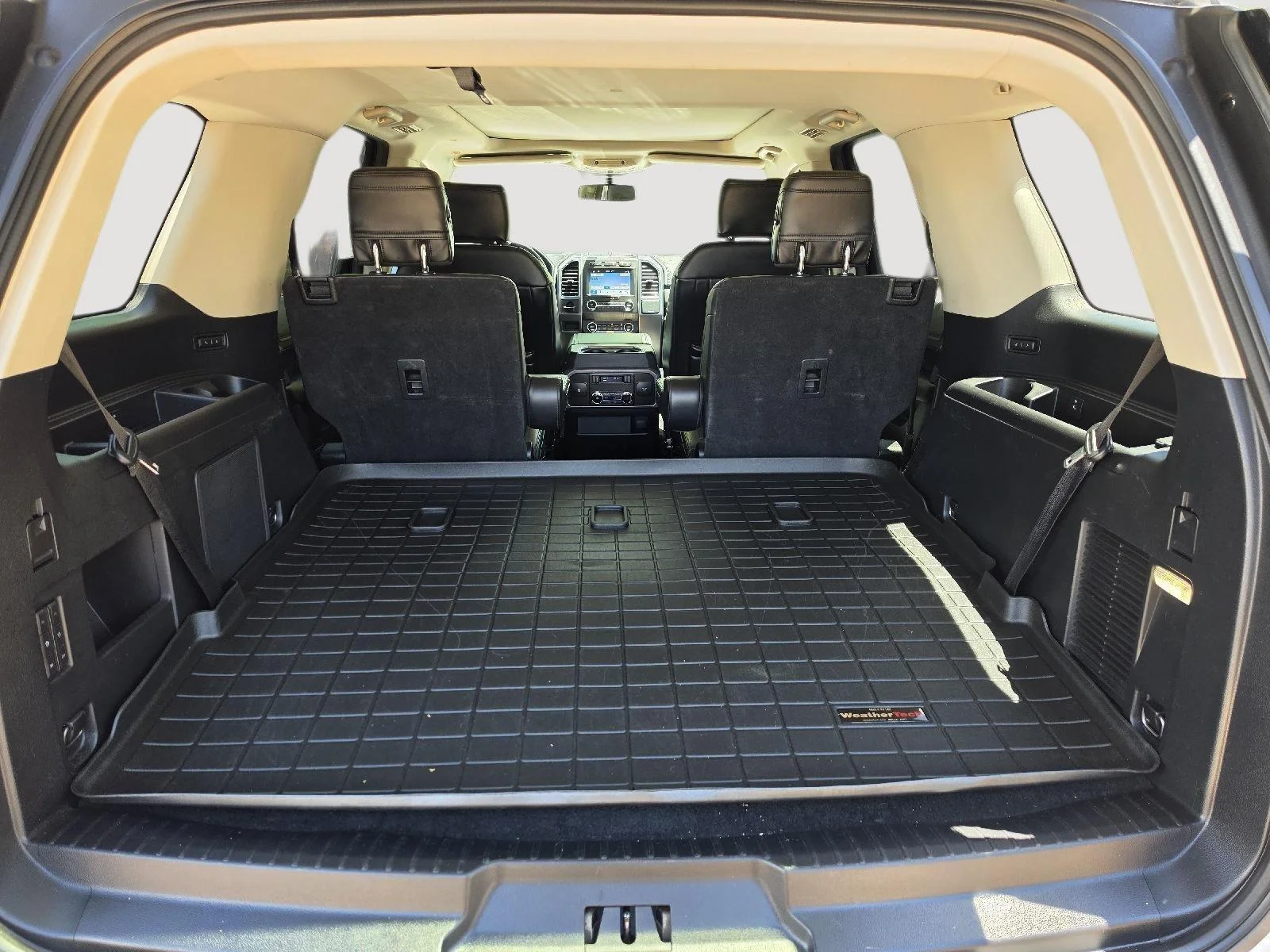 Used 2019 White Platinum Metallic Tri-Coat Ford Platinum image 12