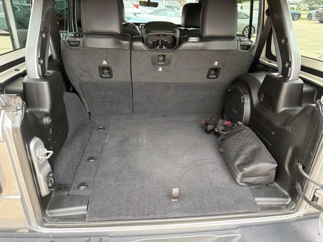 Used 2021 Billet Silver Metallic Clearcoat Jeep Unlimited Sahara Altitude image 22