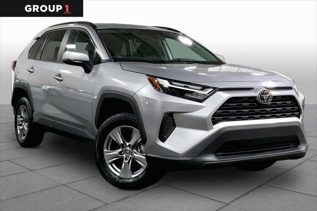 Certified Used 2025 SILVER SKY METALLIC Toyota  image 3