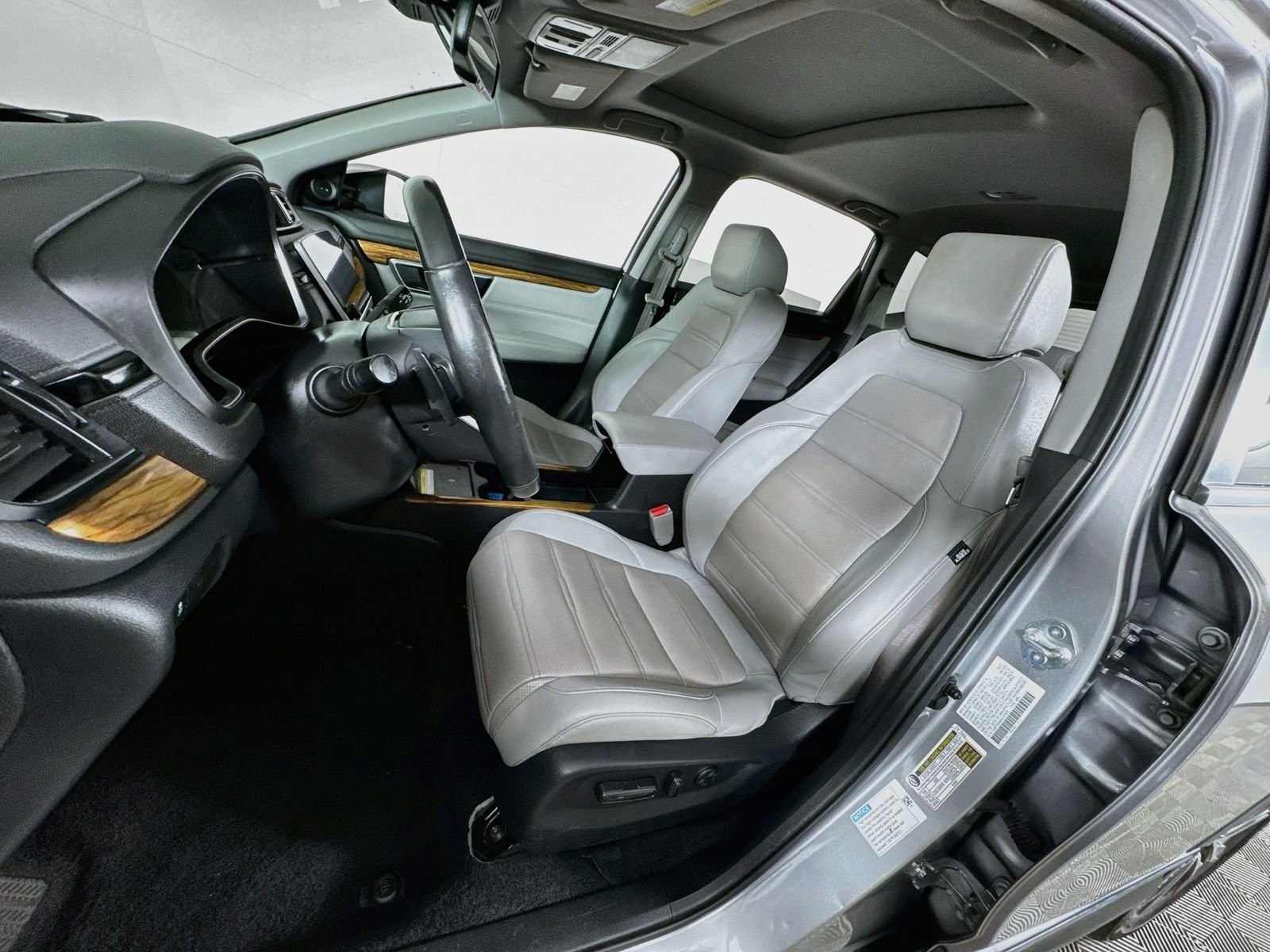 Used 2022 Lunar Silver Metallic Honda Touring image 12