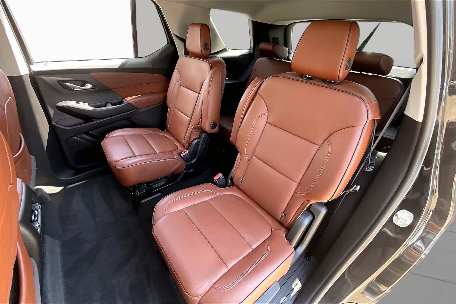Used 2018 Mosaic Black Metallic Chevrolet High Country image 19
