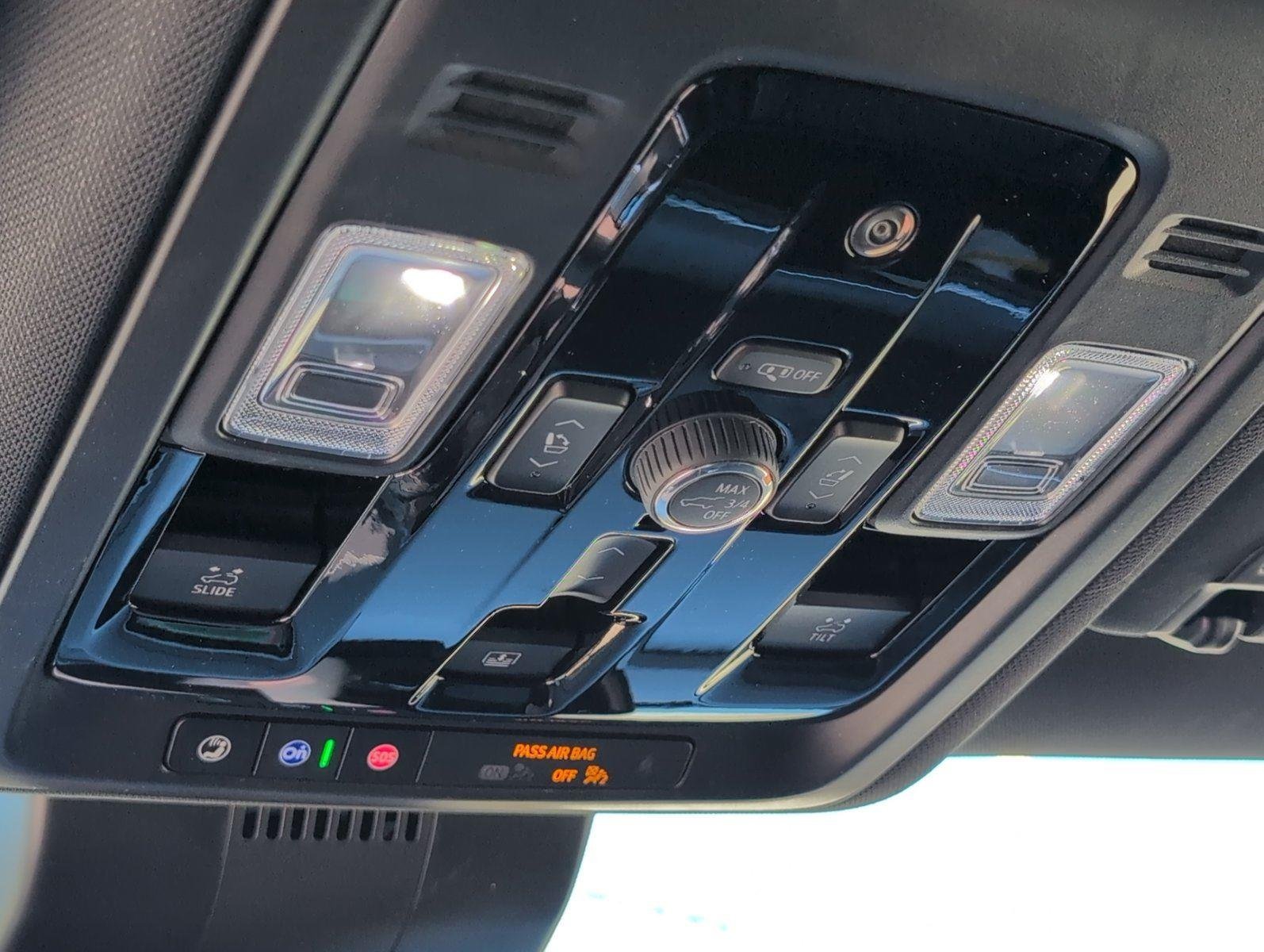 2026 Chevrolet Suburban Premier - Photo 18