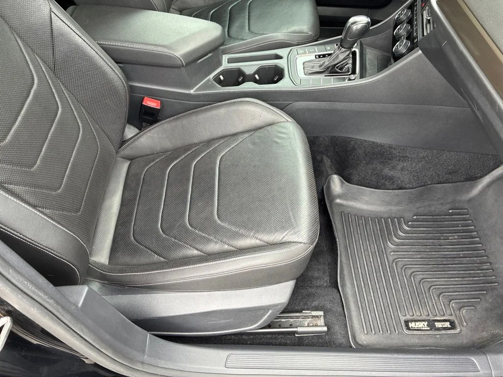 Used 2021 Black Volkswagen SEL Premium image 50