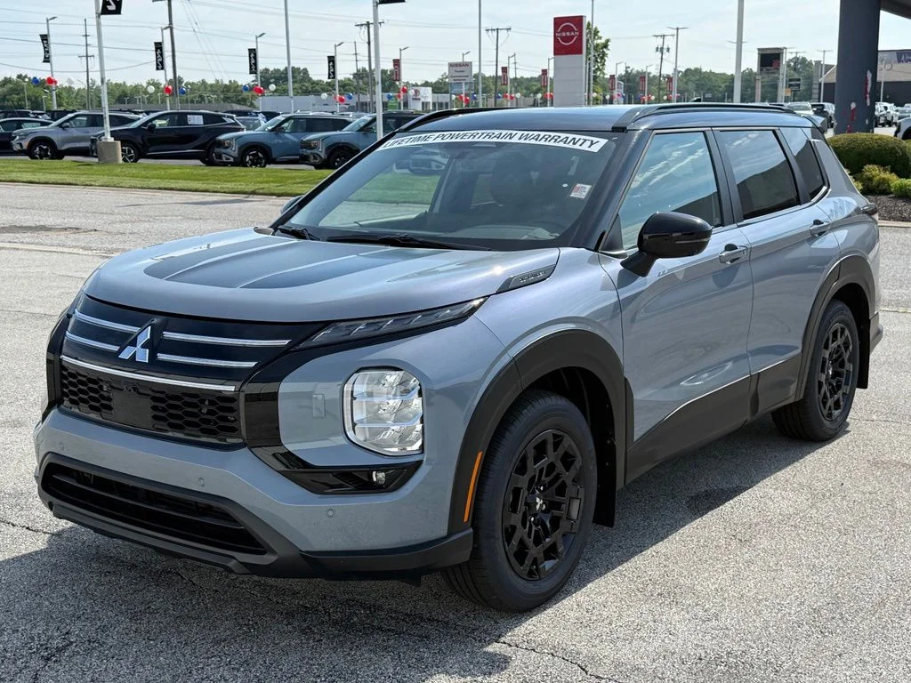 New 2026 Gray Mitsubishi Trail Edition image 3