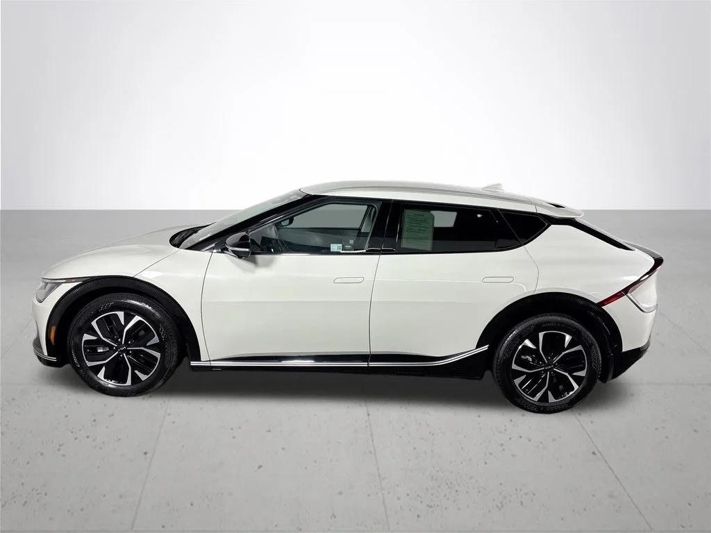 Used 2023 White Kia Wind image 9