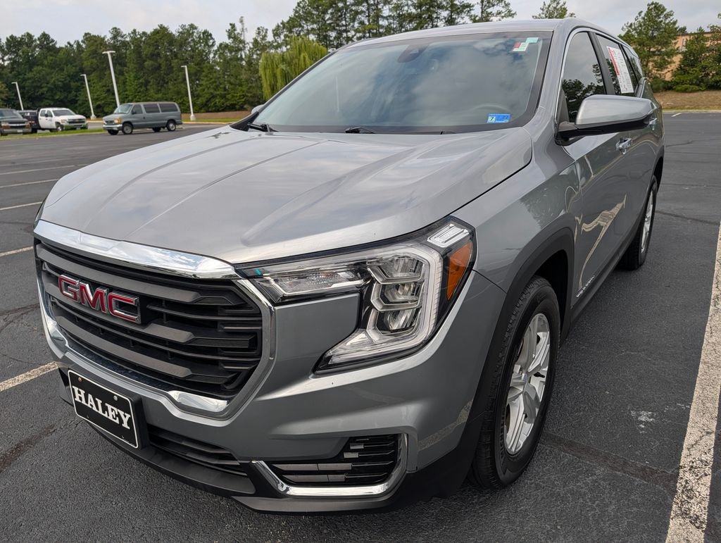 Used 2024 Silver GMC SLE image 26