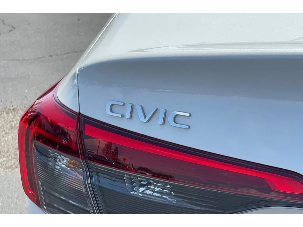 Used 2023 Platinum White Pearl Honda Sport image 17
