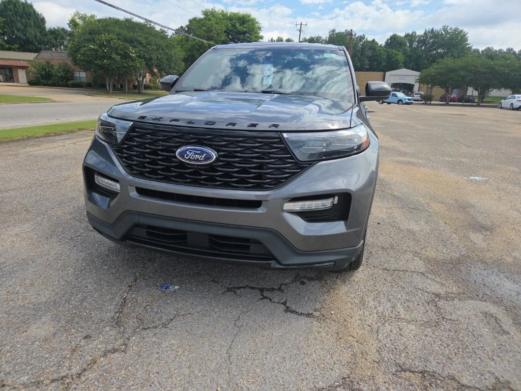 Used 2022 Gray Metallic Ford ST-Line image 2