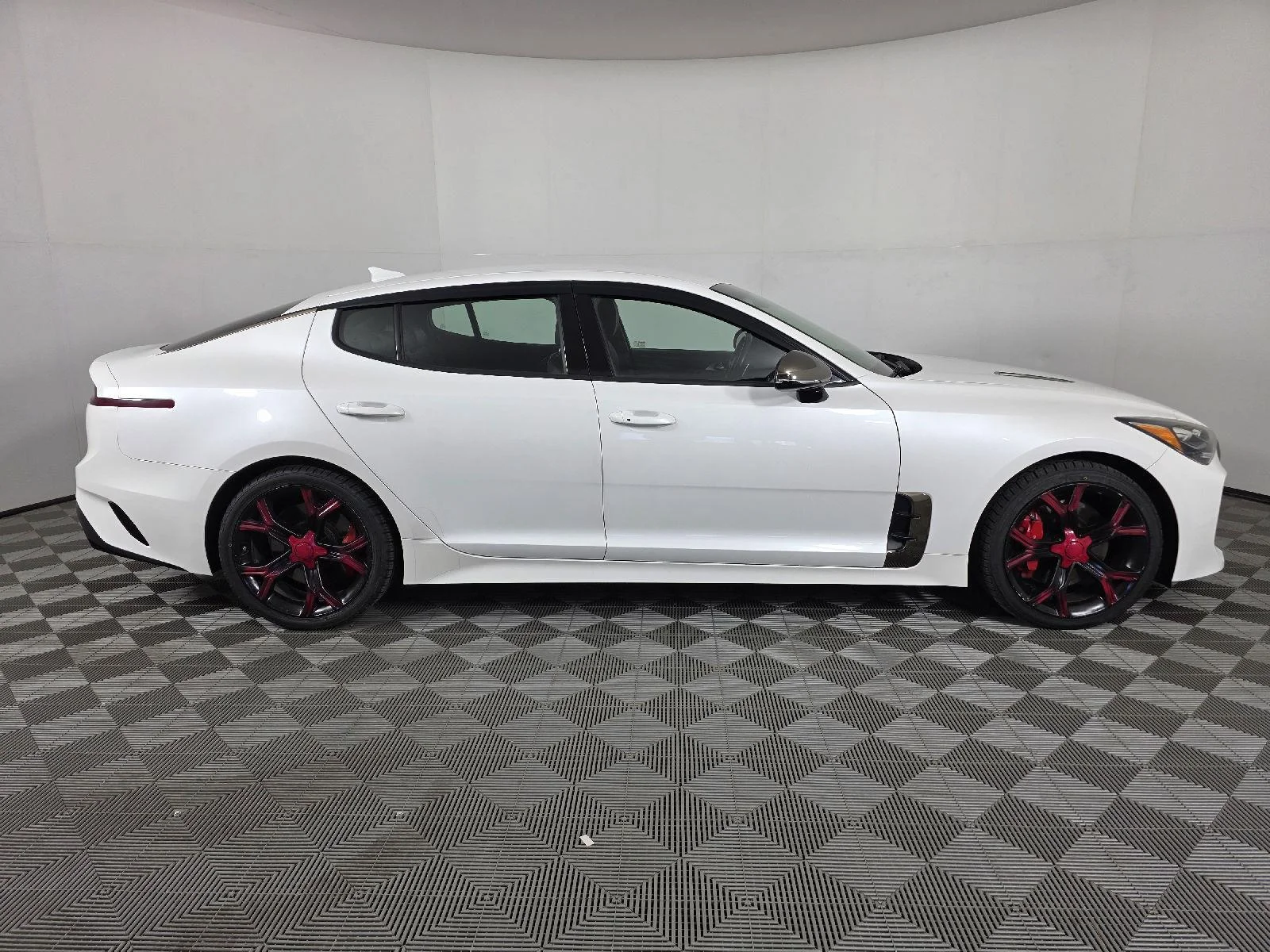 Used 2019 Snow White Pearl Kia GT image 9