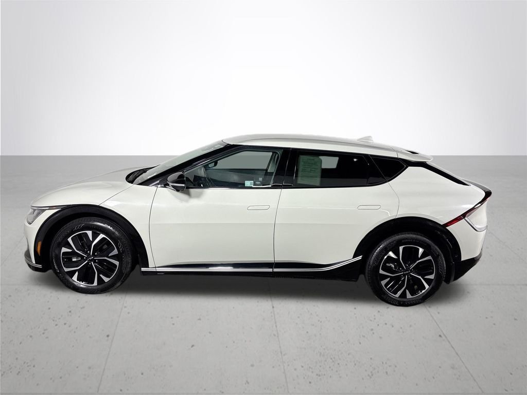 Used 2023 White Kia Wind image 9
