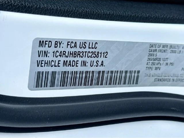 New 2026 Bright White Clear-Coat Exterior Paint Jeep  image 22
