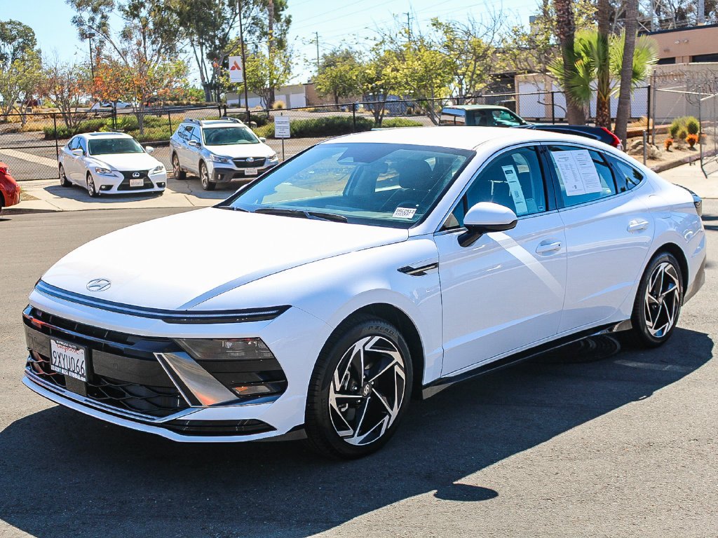 Used 2026 White Hyundai SEL Sport image 3