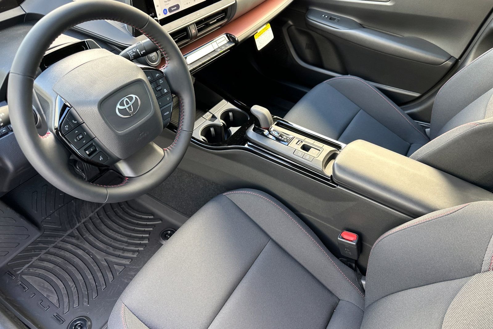 2026 Toyota Prius Plug-in Hybrid SE - Photo 10