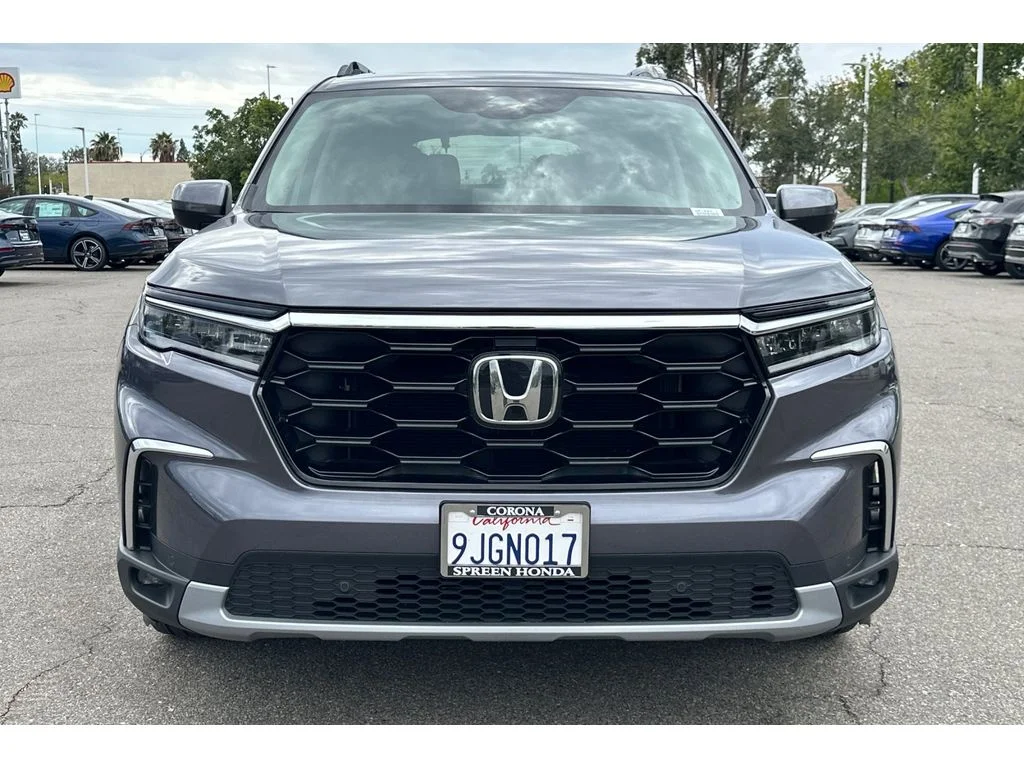 Used 2024 Modern Steel Metallic Honda Touring image 9