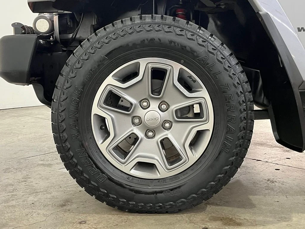 Used 2015 Silver Jeep Unlimited Rubicon image 16