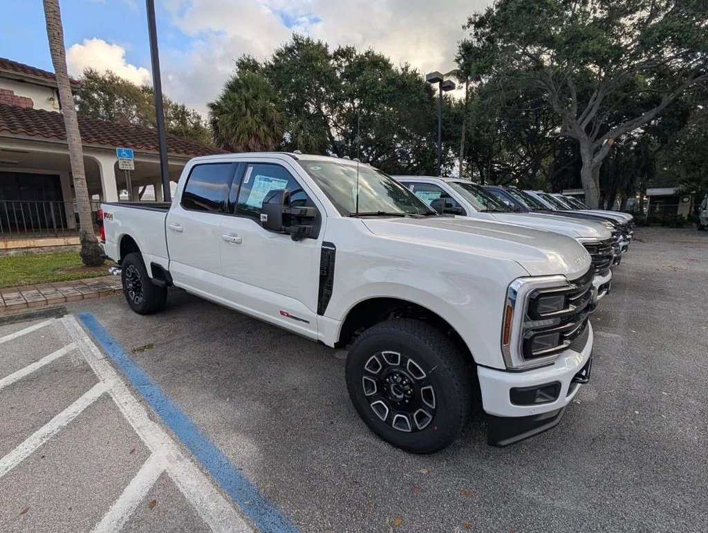 2026 Ford F-250 Super Duty Platinum - Photo 2