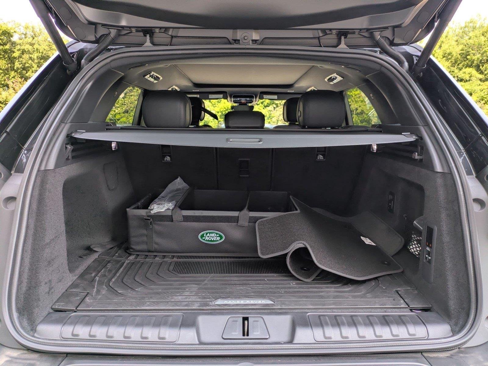 New 2026 Santorini Black Land Rover SE image 30