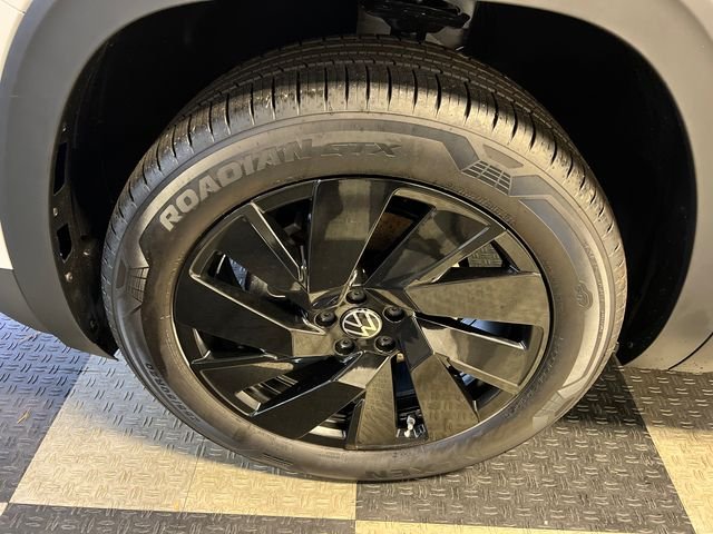 New 2026 White Volkswagen 2.0T SE w/Technology image 9