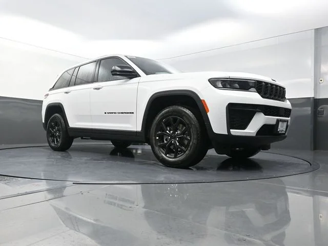 New 2026 Bright White Clear-Coat Exterior Paint Jeep Laredo Altitude image 19
