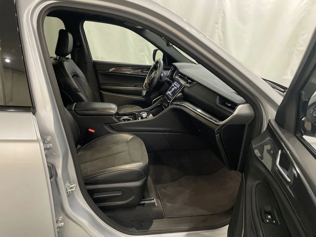 Used 2021 Silver Zynith Jeep Altitude image 24