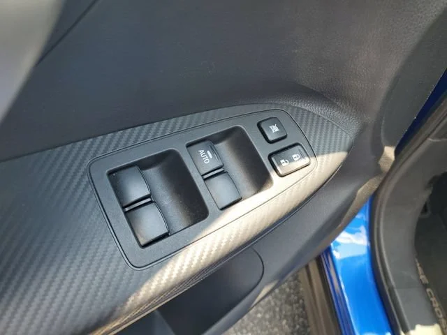 Used 2022 Blue Mitsubishi SE image 9