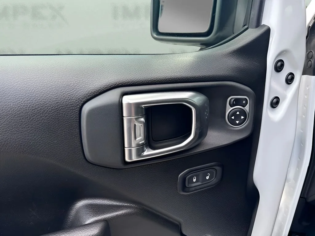 Used 2025 White Jeep Sport S image 23