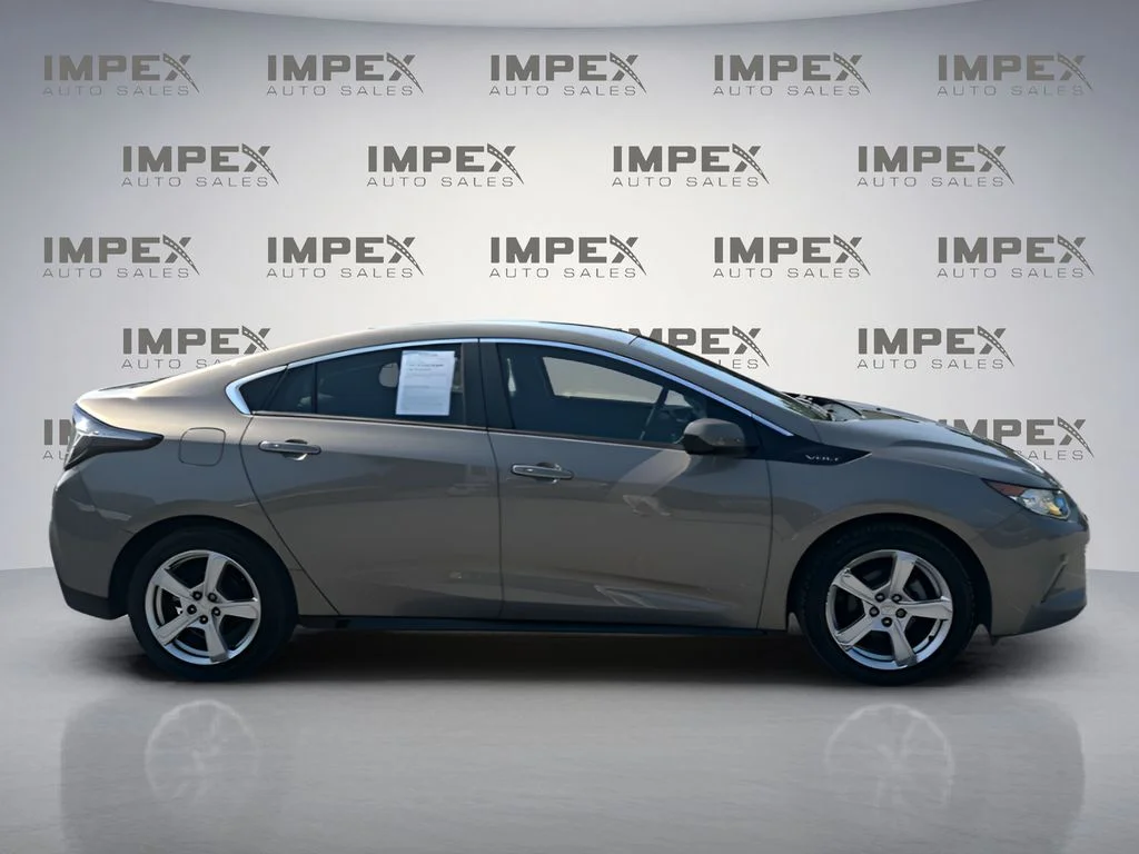 Used 2017 Gray Chevrolet LT image 6
