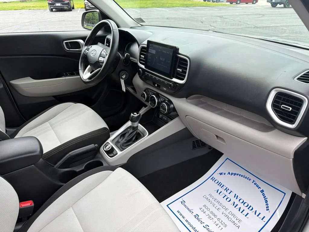 Used 2023 Stellar Silver Hyundai SEL image 13