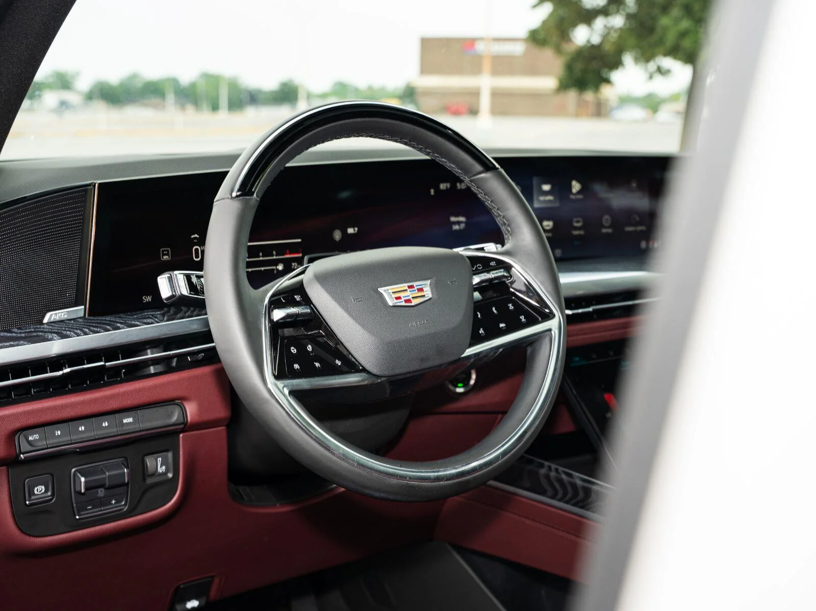 Used 2025 Crystal White Tricoat Cadillac Sport image 34