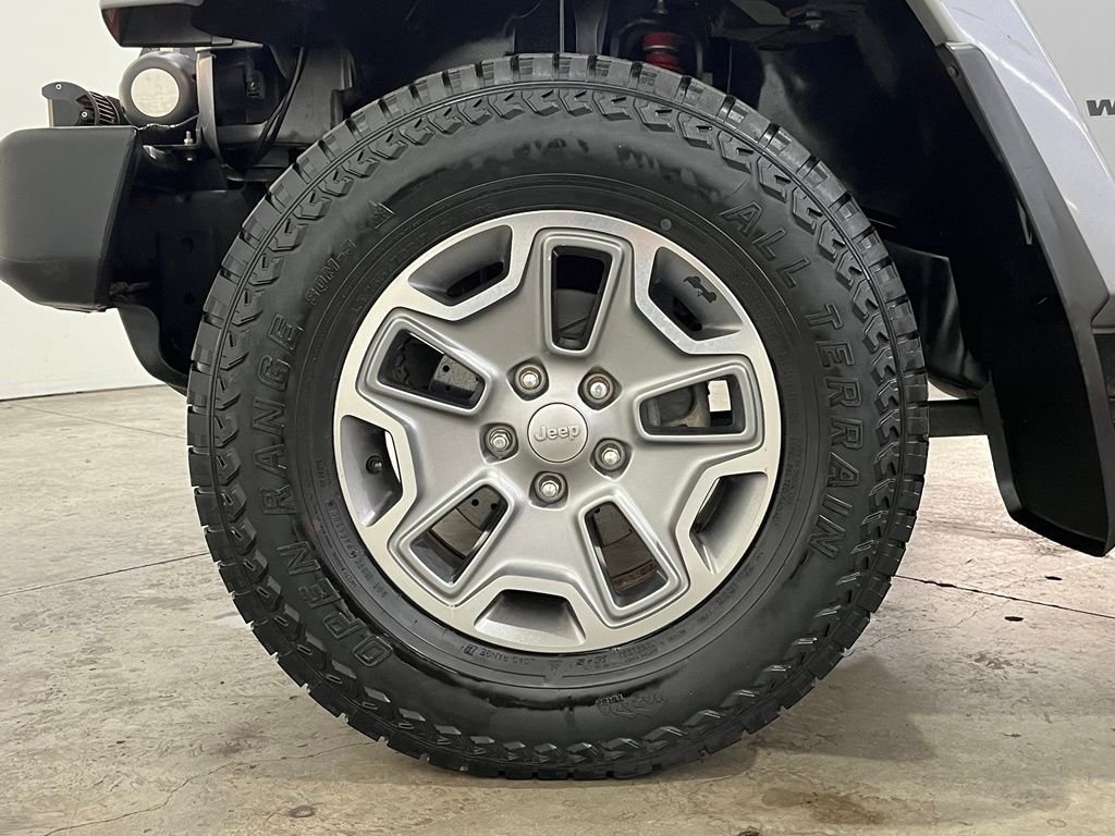 Used 2015 Silver Jeep Unlimited Rubicon image 16