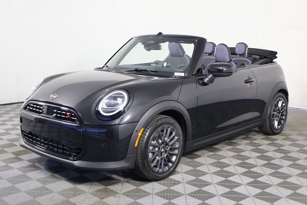 New 2026 Black MINI Signature Plus image 3