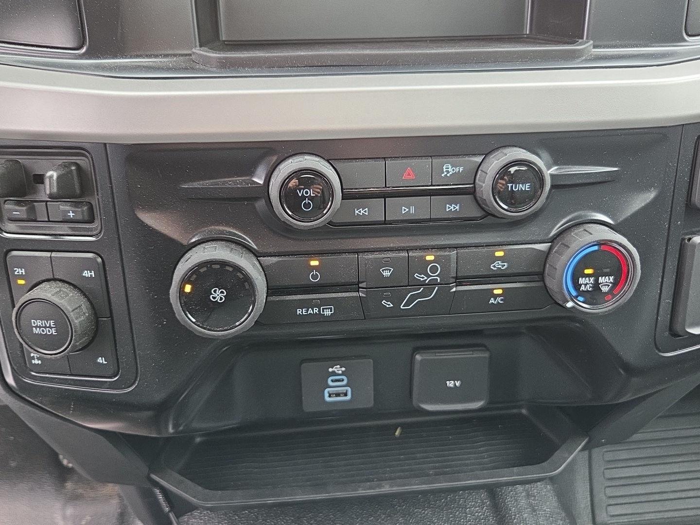Used 2025 Oxford White Ford XLT image 22