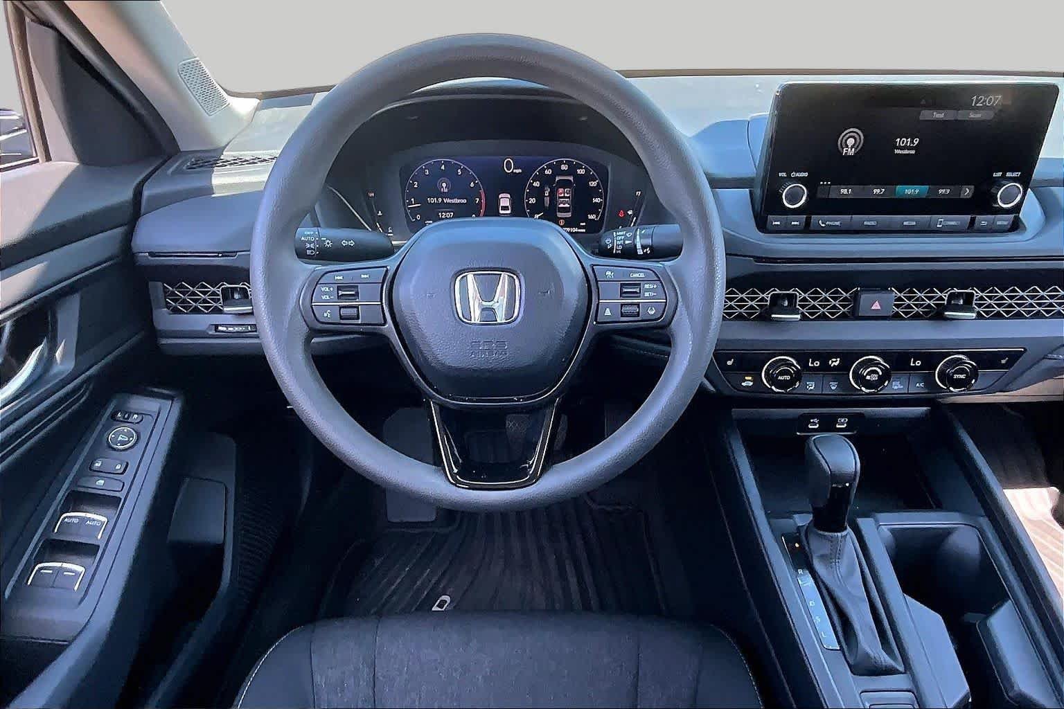 2025 Honda Accord SE - Photo 6
