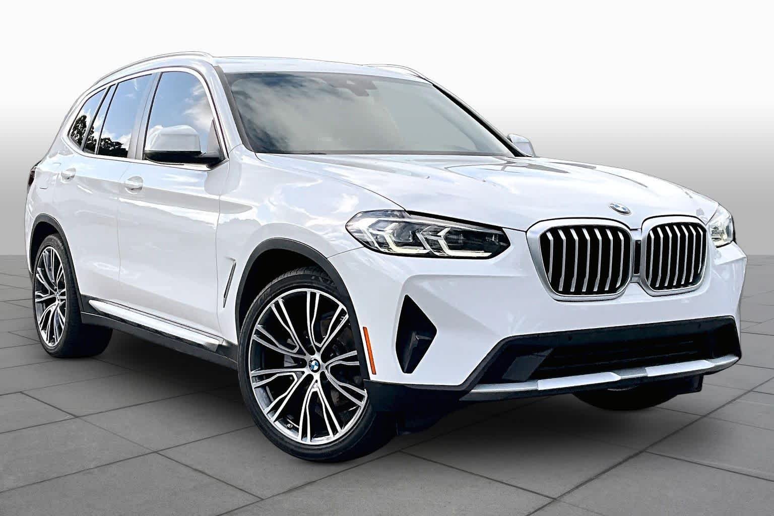 Used 2024 Alpine White BMW sDrive30i image 3