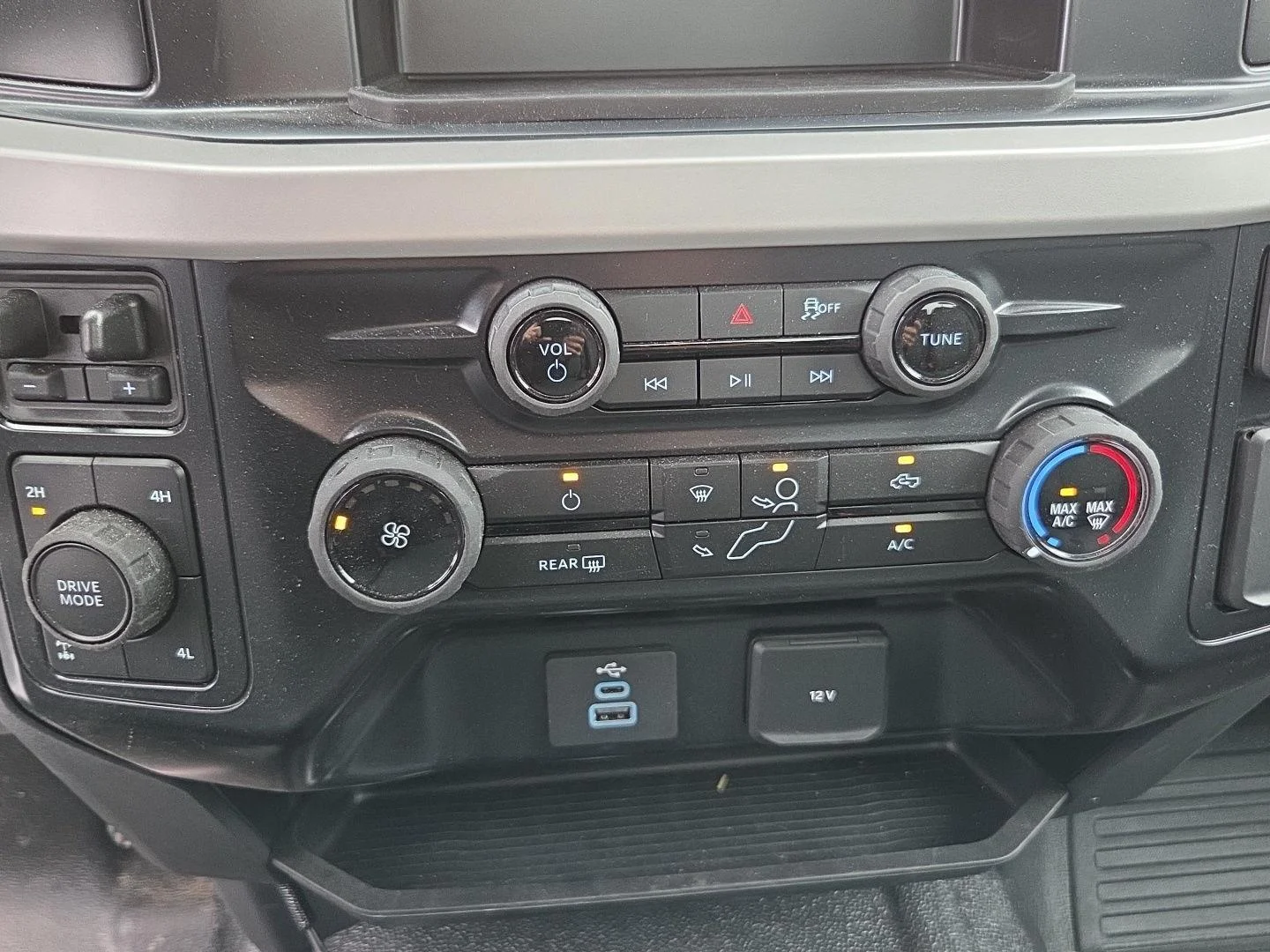 Used 2025 Oxford White Ford XLT image 22