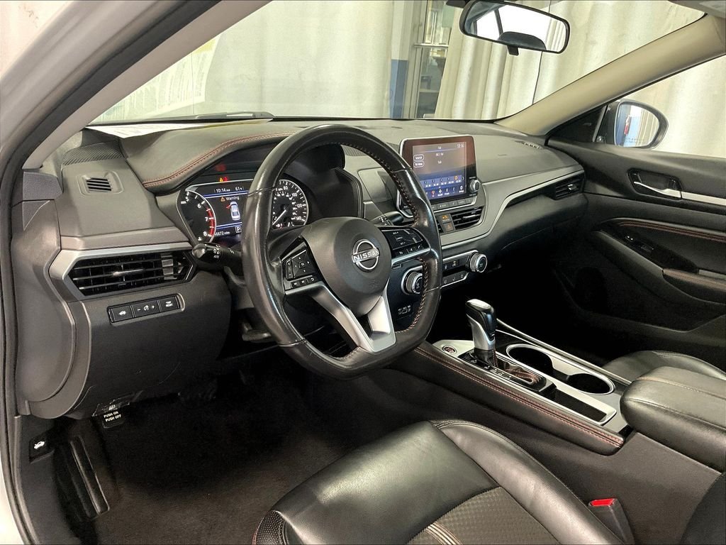 Used 2023 Silver Nissan 2.5 SR image 8