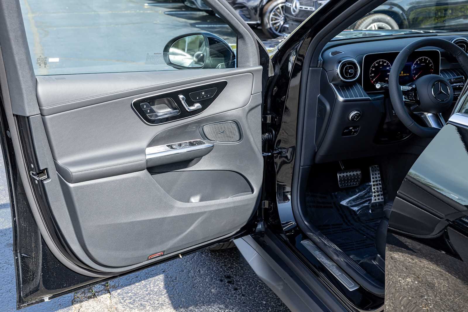 New 2026 Black Mercedes-Benz GLC 300 image 9