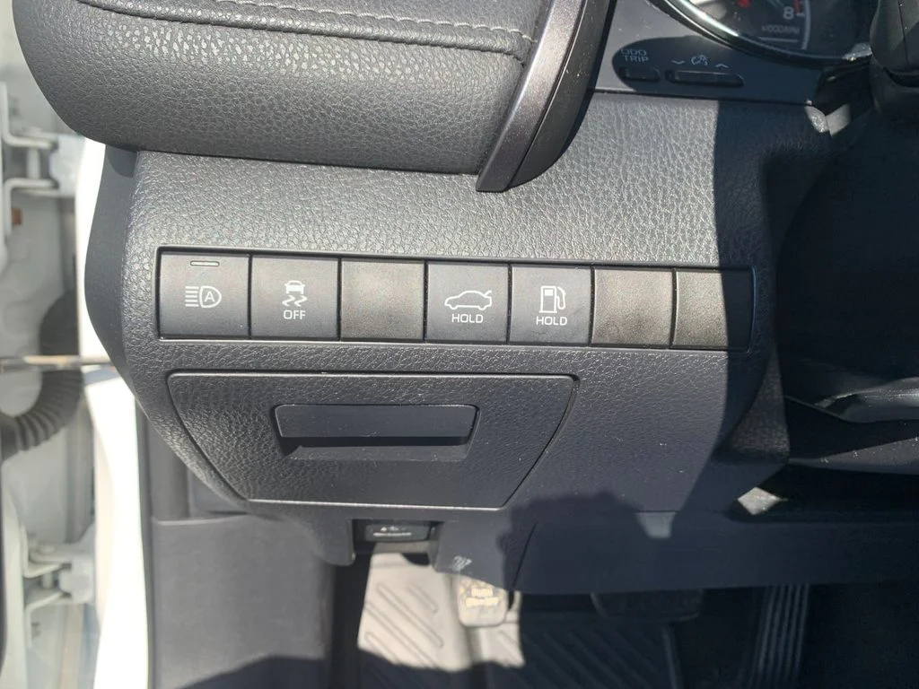 Used 2020 White Toyota SE Nightshade image 31