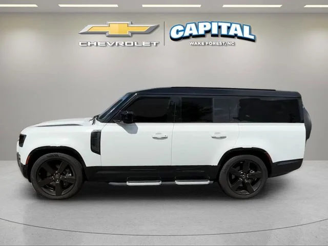 Used 2023 White Land Rover X-Dynamic SE image 2