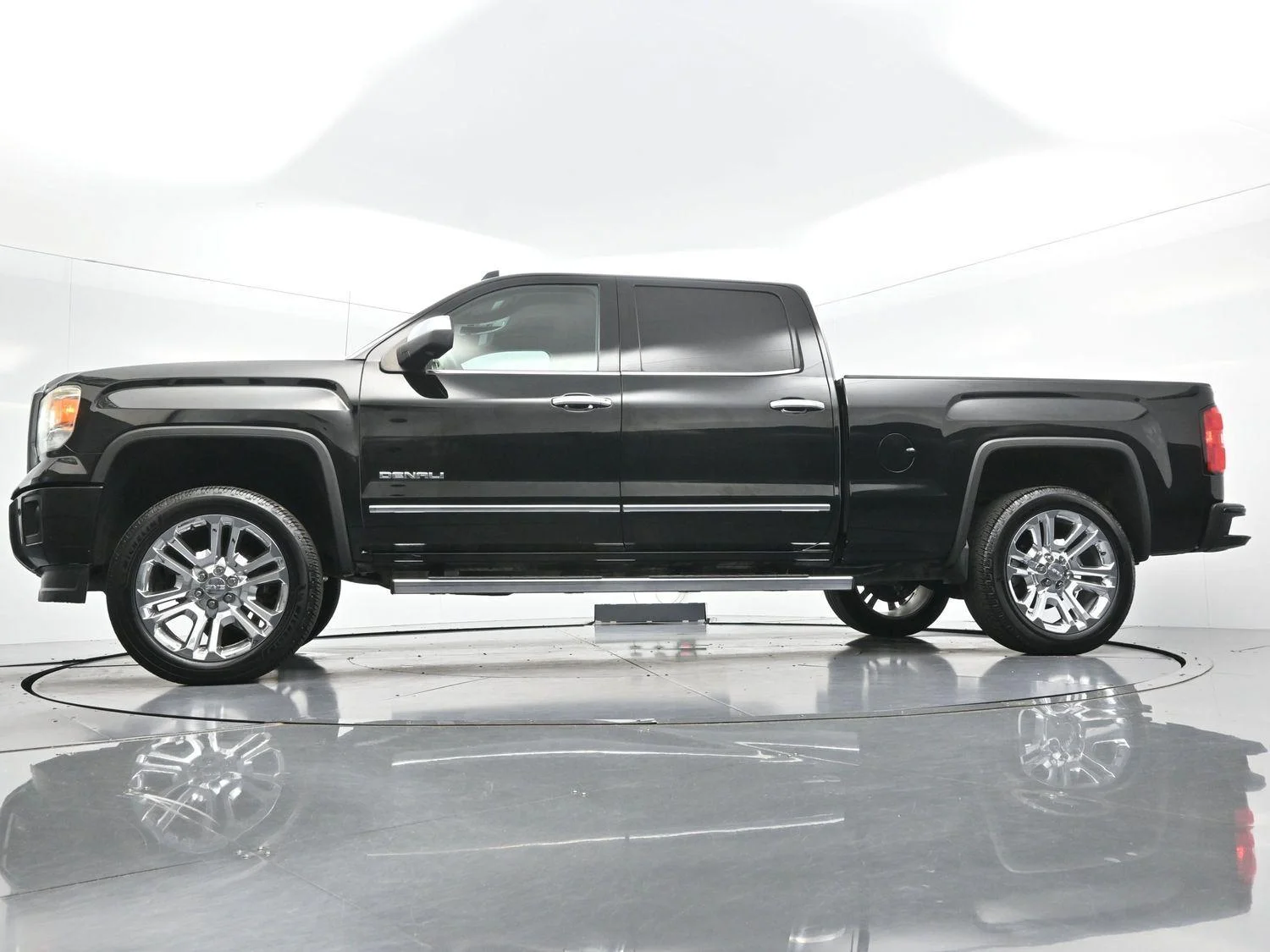 Used 2015 Onyx Black GMC Denali image 45